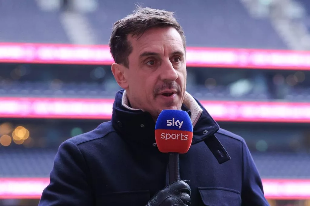 内维尔：我曾向曼联推荐大卫·拉亚但因脚法问题被拒绝